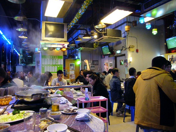 P1110225 靚煲皇 Supreme Hot Pot 店内.jpg