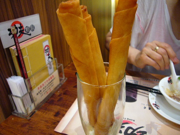 P1110825 功夫點心 蒜香蝦長春卷.jpg