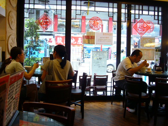 P1110870 金銘潮州粉麵餐廳 店内.jpg