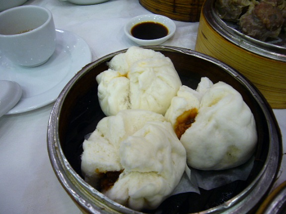 P1120153 大榮華酒樓 蜜汁叉燒飽.jpg