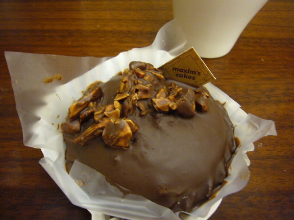 P1120165 美心 chocolate cake.jpg