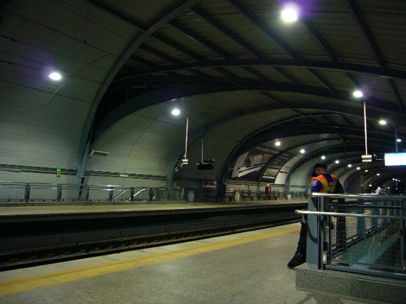 P1130020 Phaya Thai station.jpg