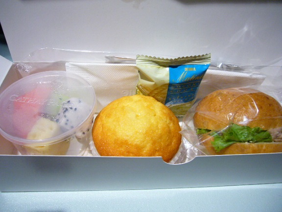P1130036 BKK to HKG CX meal.jpg