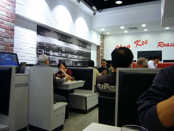 P1130061 深井陳記燒鵝茶餐廳 旺角 店内.jpg