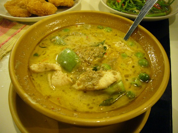 P1140694 Puang keaw green curry1.jpg