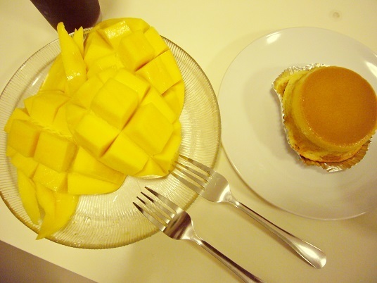 P1170138 mango cake.jpg